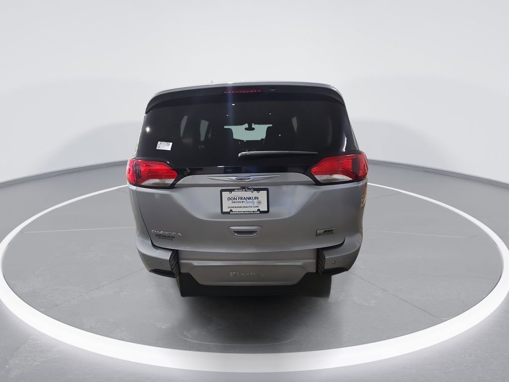 Used 2020 Chrysler Pacifica Touring-L FWD image 7