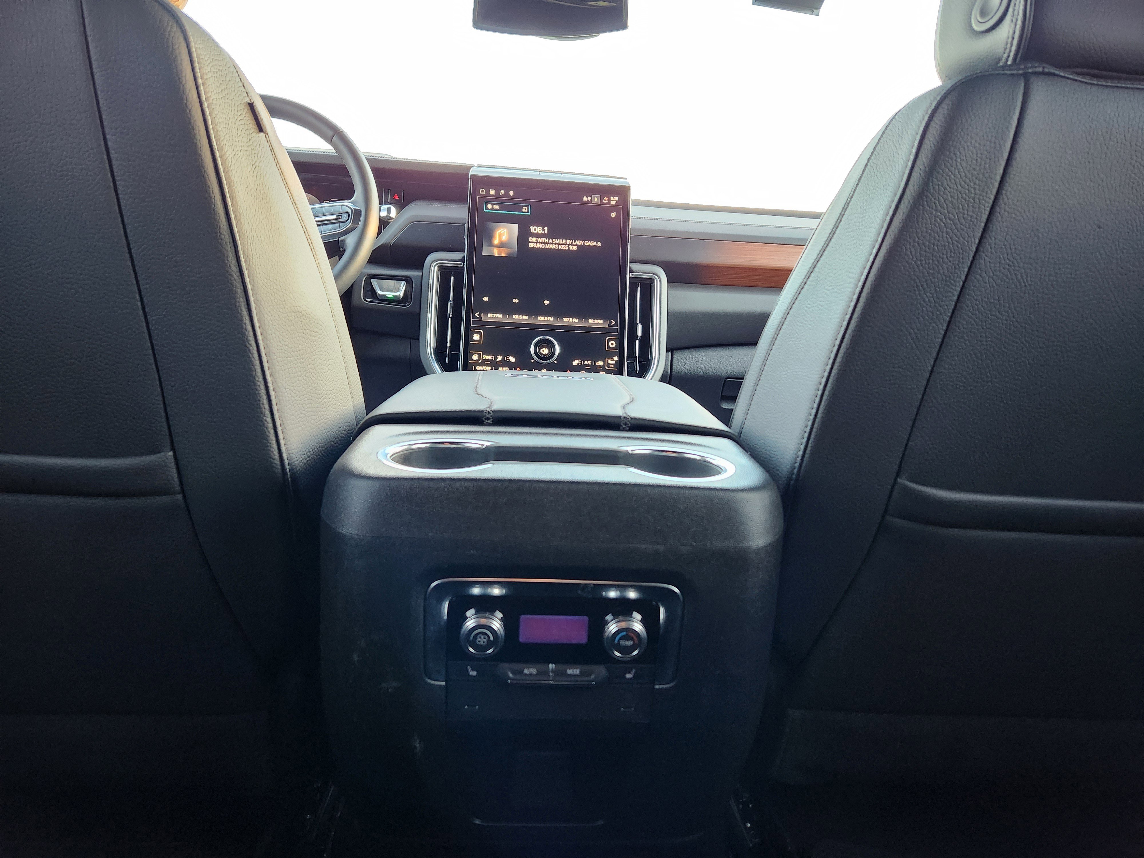 Used 2025 GMC Yukon XL Denali image 14