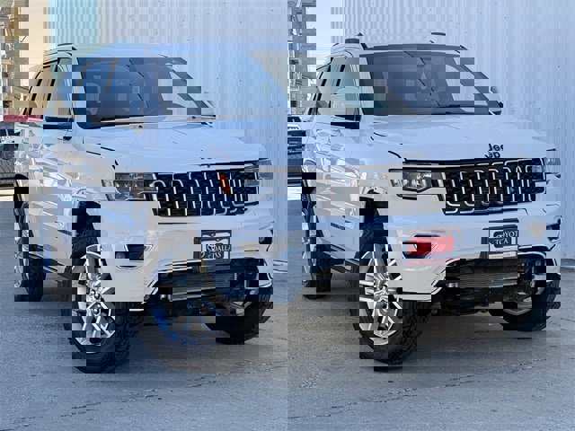 Used 2018 Jeep Grand Cherokee Laredo image 2