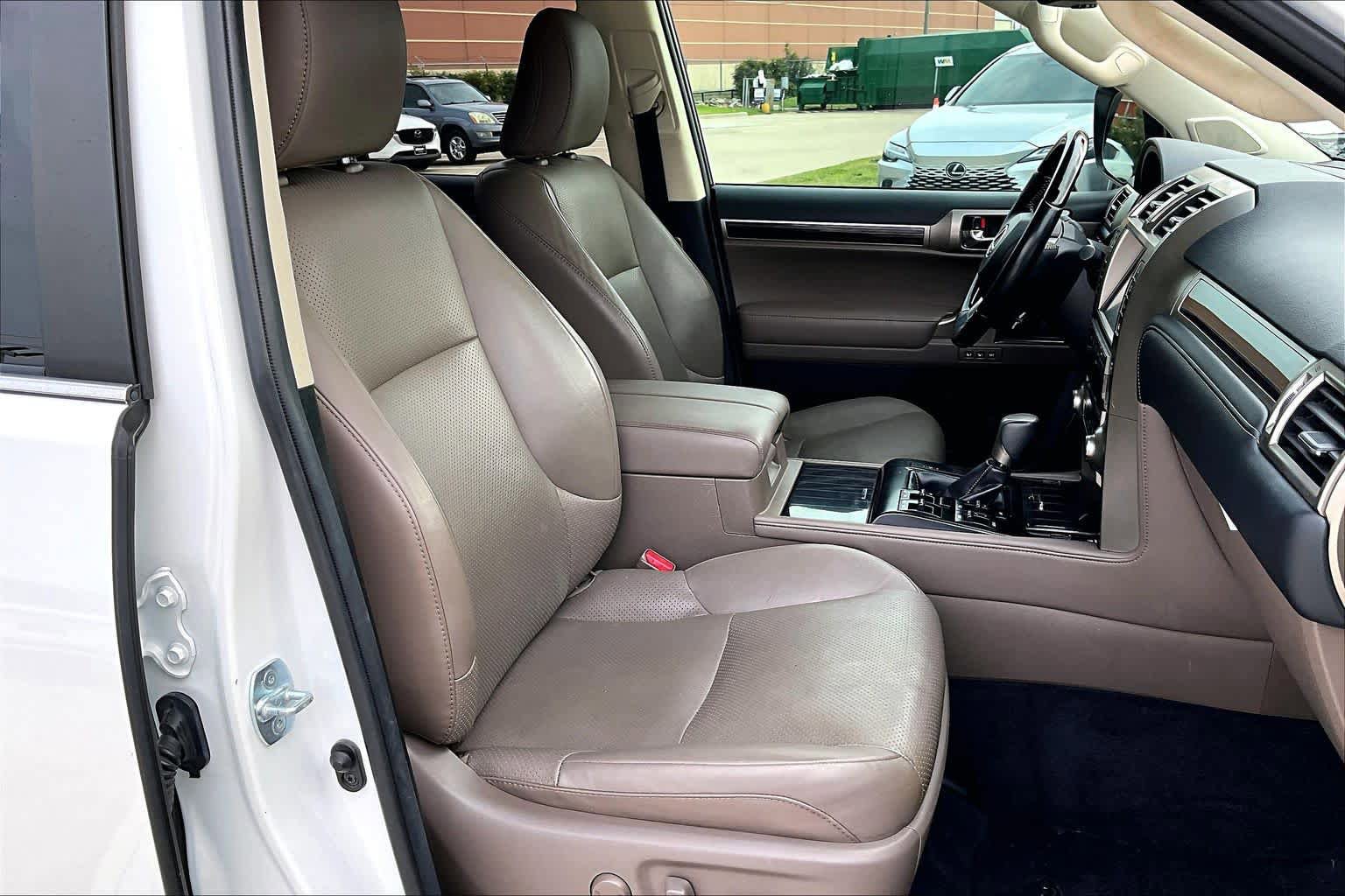 Used 2021 Lexus GX 460 Luxury w/ Accessory Package AWD/4WD image 9