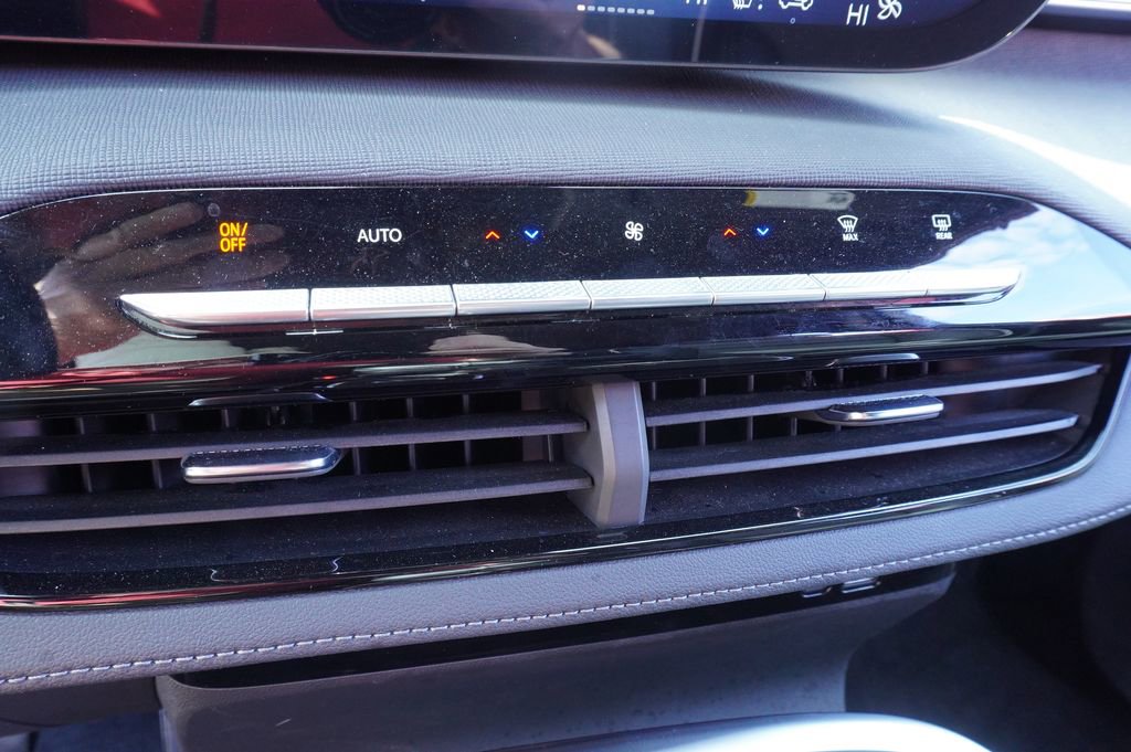 Certified 2025 Buick Enclave Preferred image 19