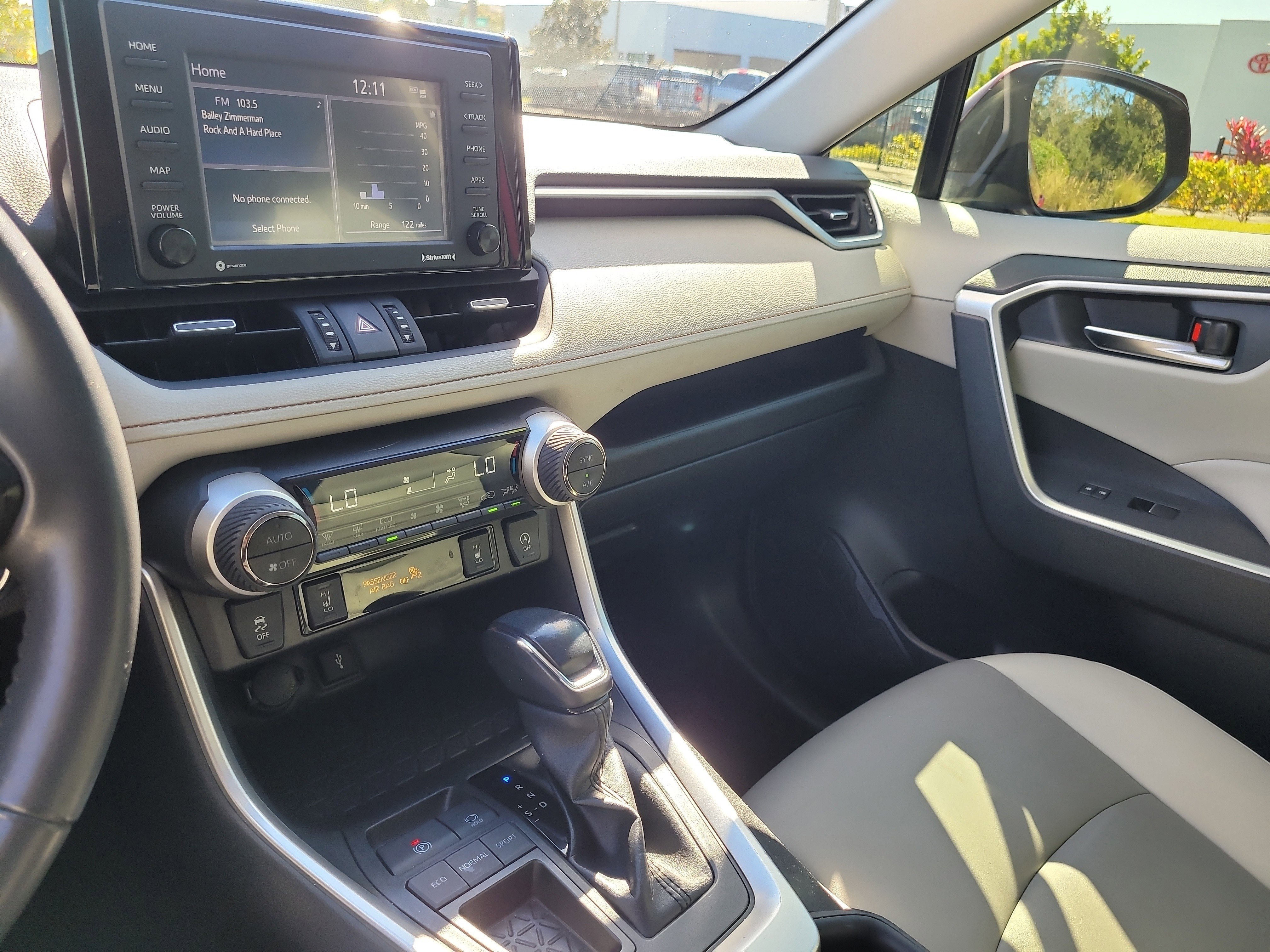 Used 2020 Toyota RAV4 XLE Premium image 24