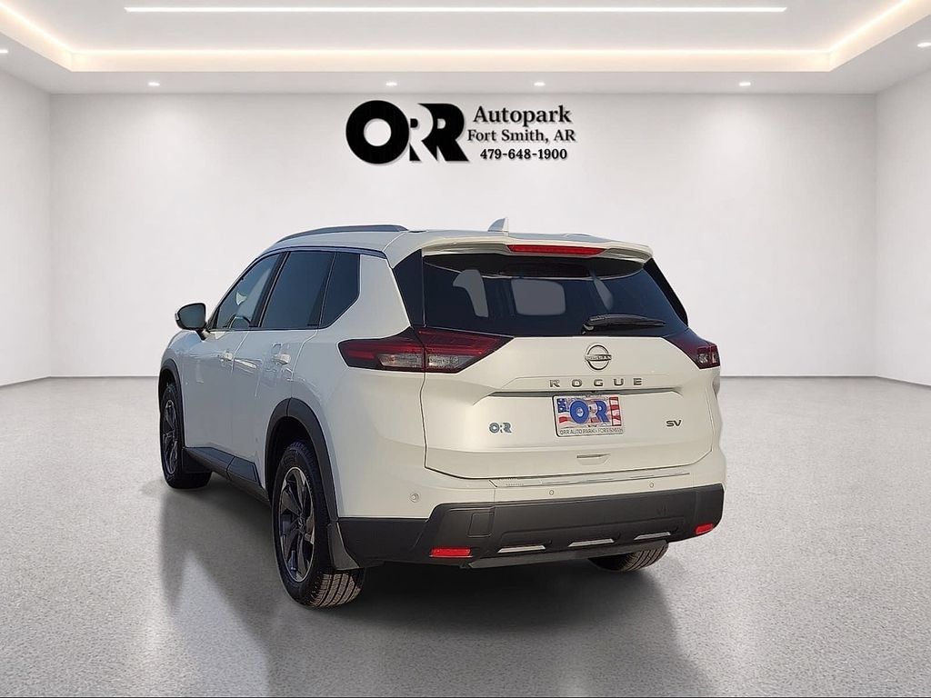Used 2024 Nissan Rogue SV w/ SV Premium Package FWD image 4