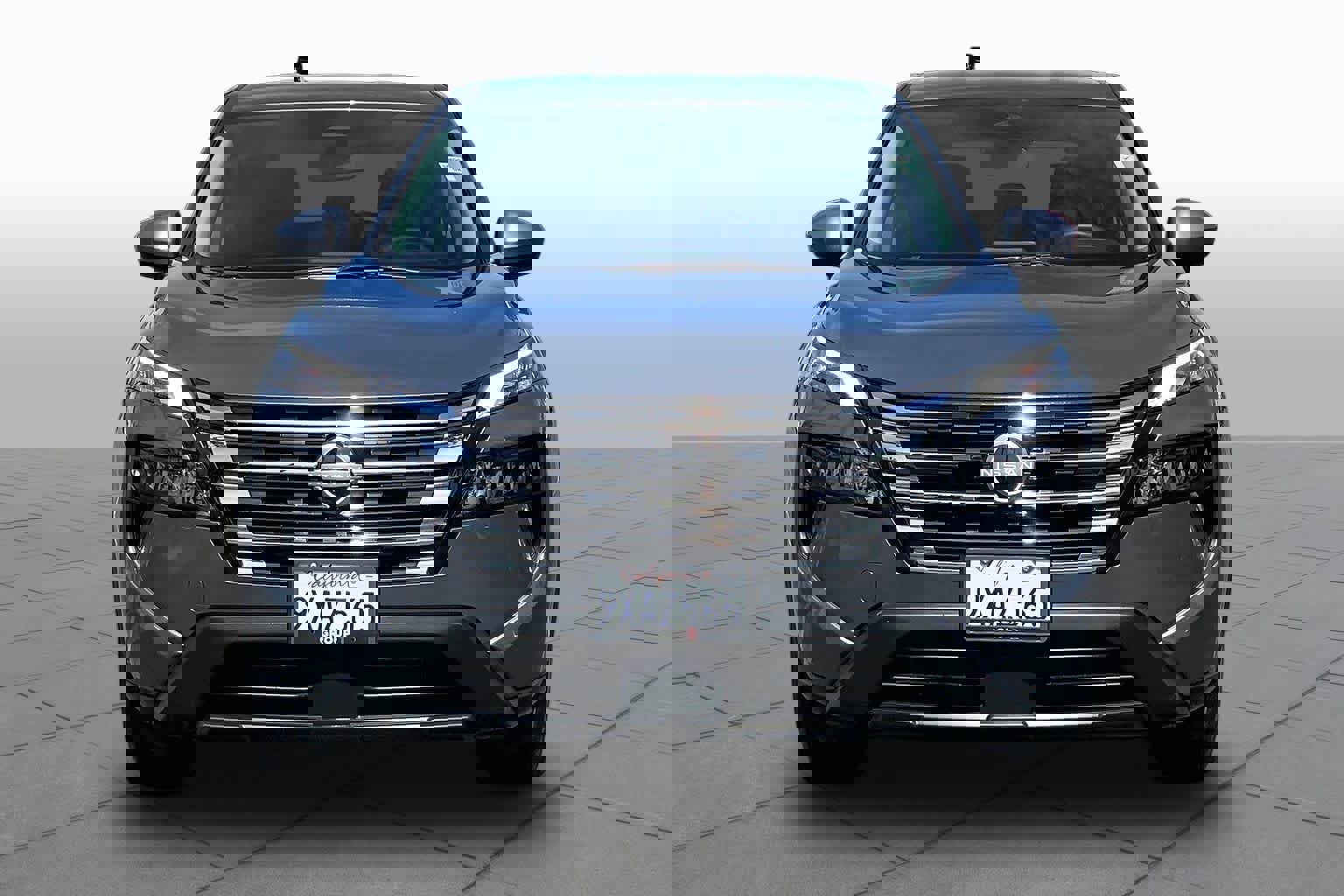 Used 2025 Nissan Rogue SV image 3