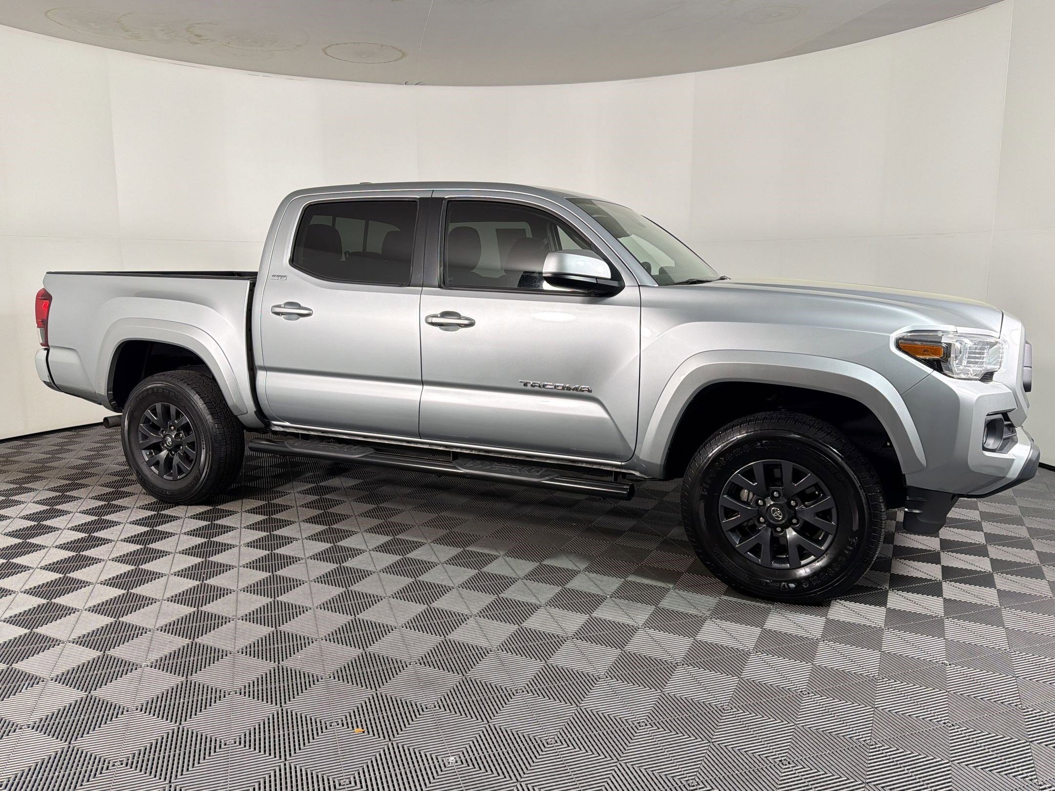 Used 2023 Toyota Tacoma SR5 RWD image 6