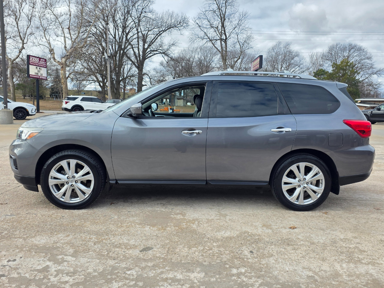 Used 2018 Nissan Pathfinder SL w/ SL Premium Package image 7