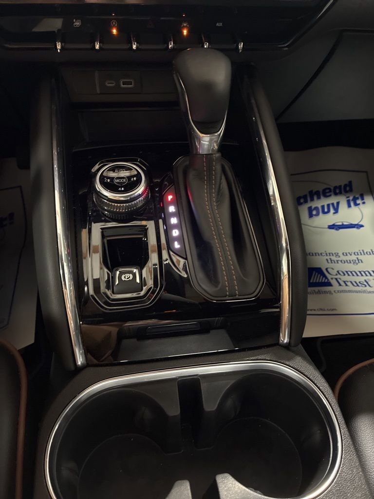 Used 2024 GMC Canyon AT4 w/ Technology Package image 19