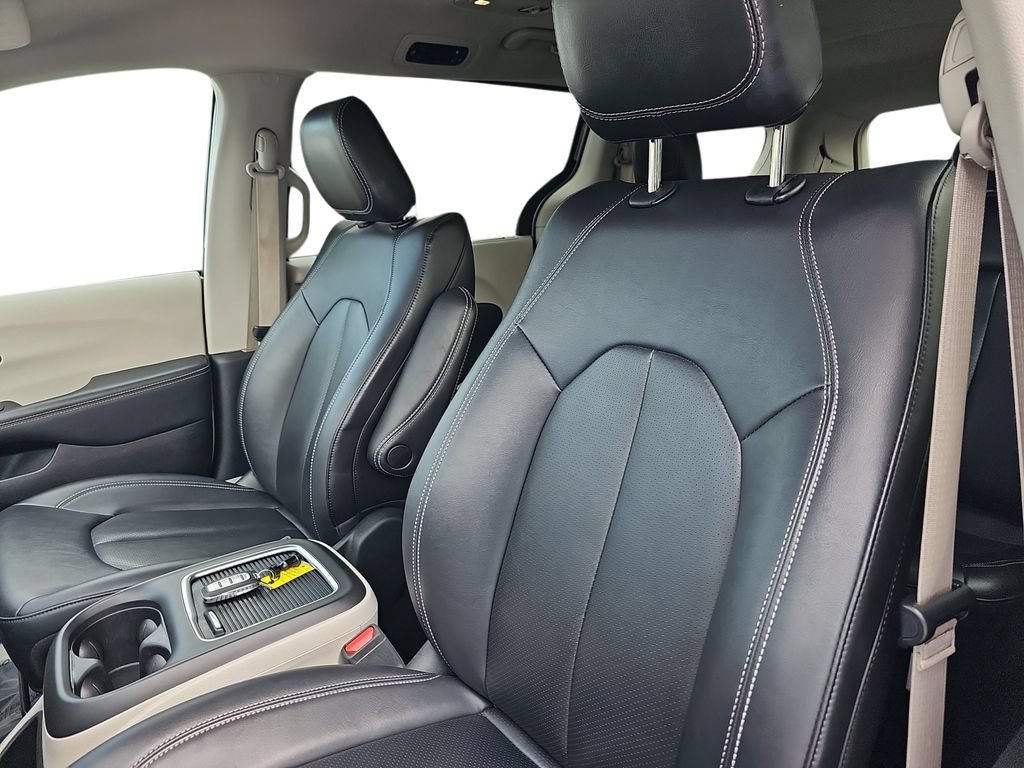 Used 2024 Chrysler Pacifica Touring-L FWD image 15