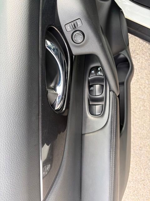 Used 2018 Nissan Rogue S image 25