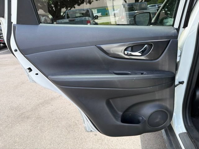 Used 2017 Nissan Rogue SV w/ Midnight Edition FWD image 10