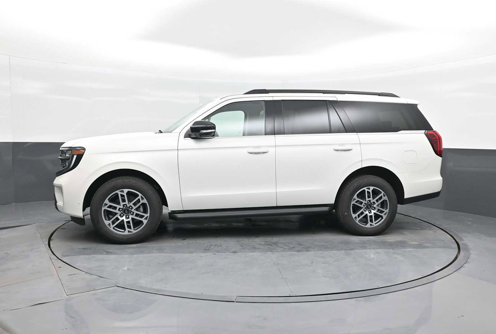 New 2025 Ford Expedition Active image 5