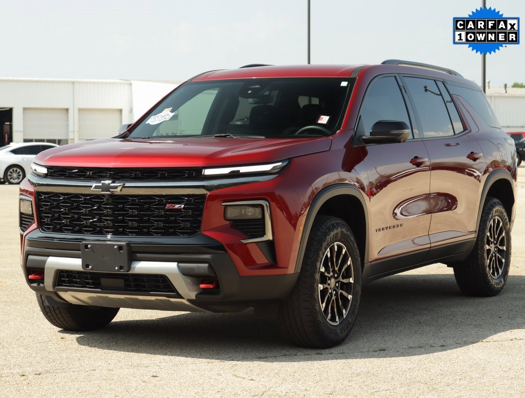 Used 2024 Chevrolet Traverse Z71 image 3