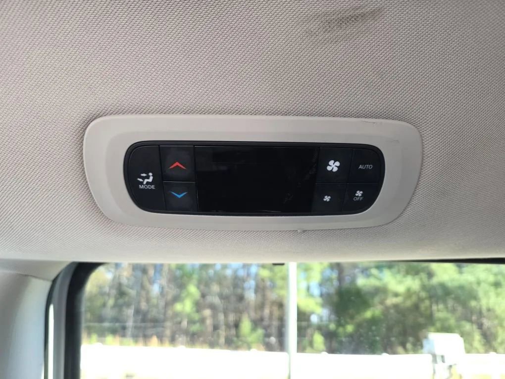 Used 2022 Chrysler Pacifica Touring-L FWD image 39
