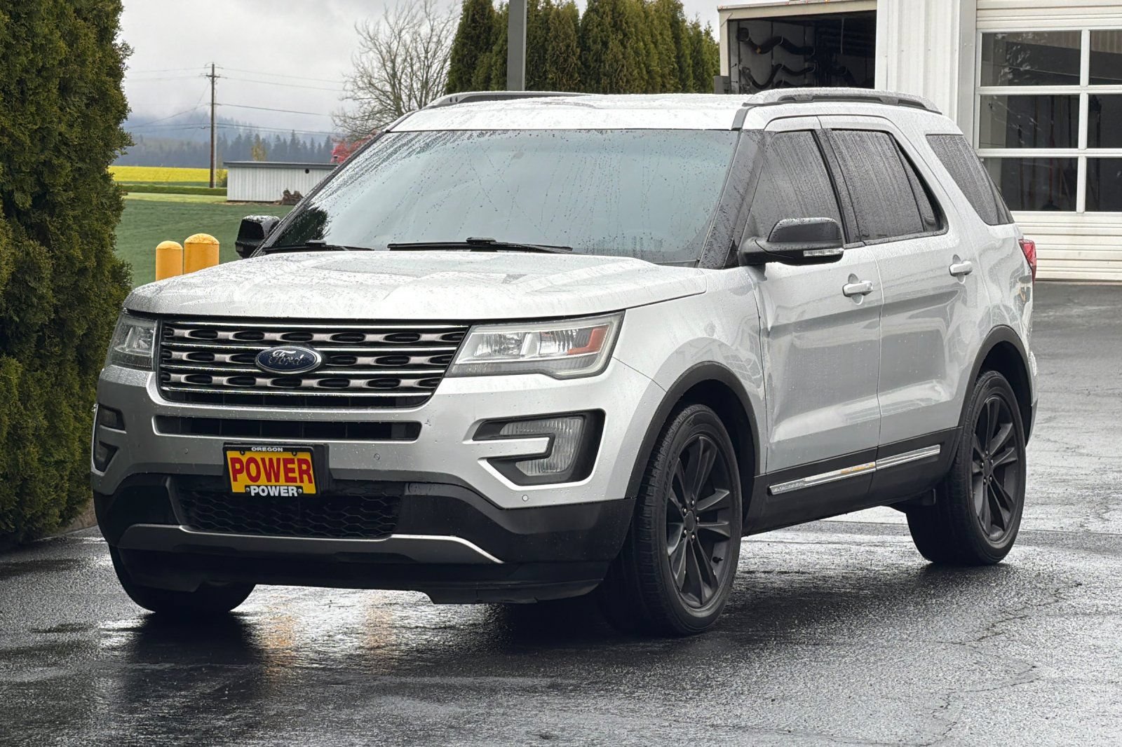 Used 2017 Ford Explorer XLT w/ Equipment Group 202A FWD image 8