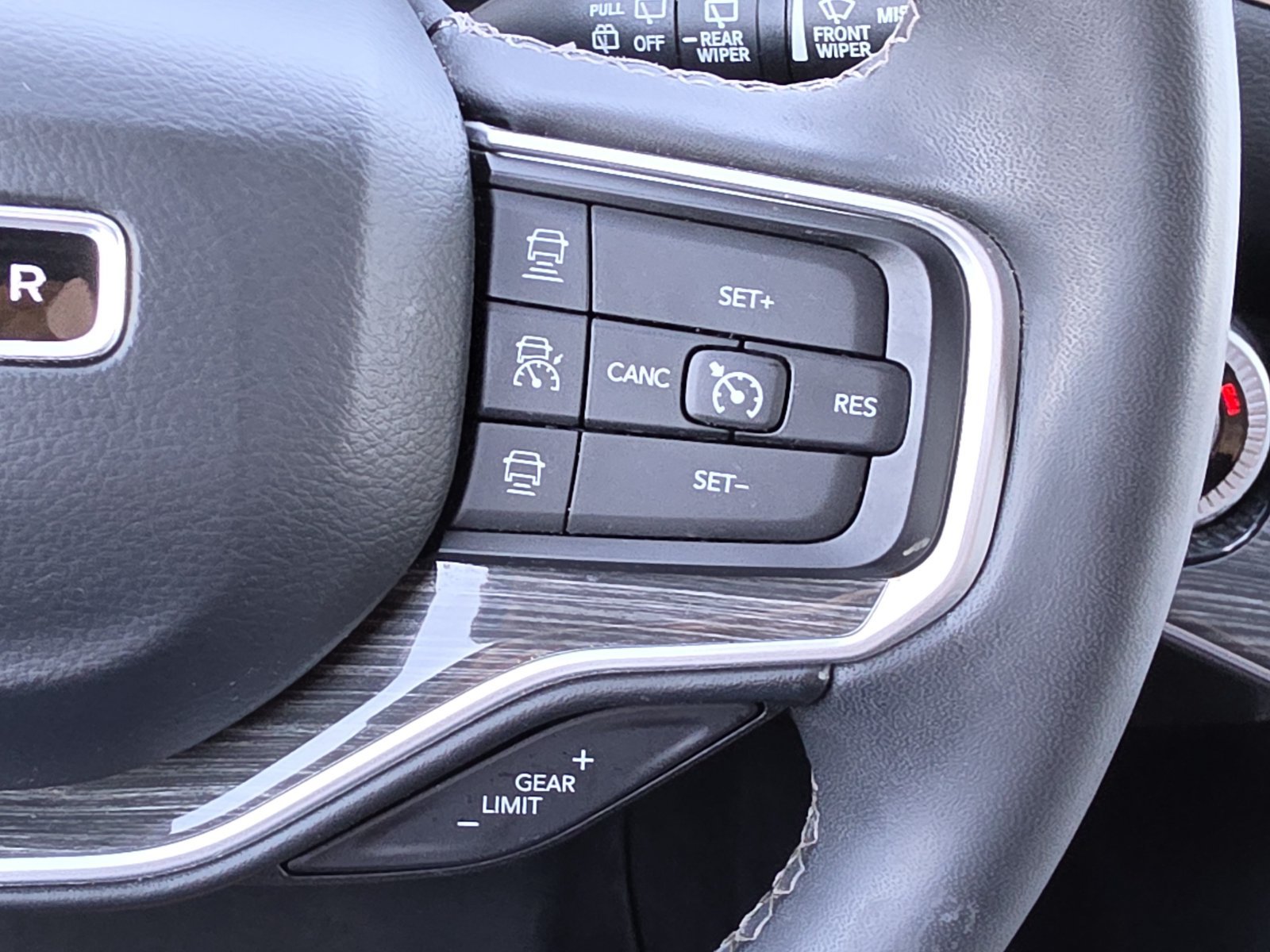 Used 2022 Jeep Wagoneer Series III AWD/4WD image 27