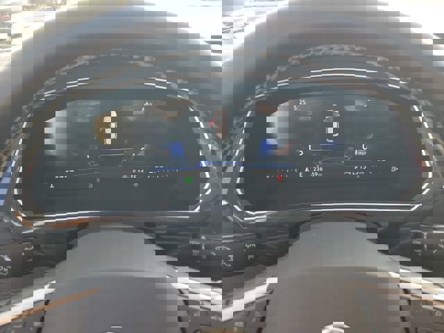 Certified 2024 Volkswagen Tiguan SE w/ Panoramic Sunroof Package image 23