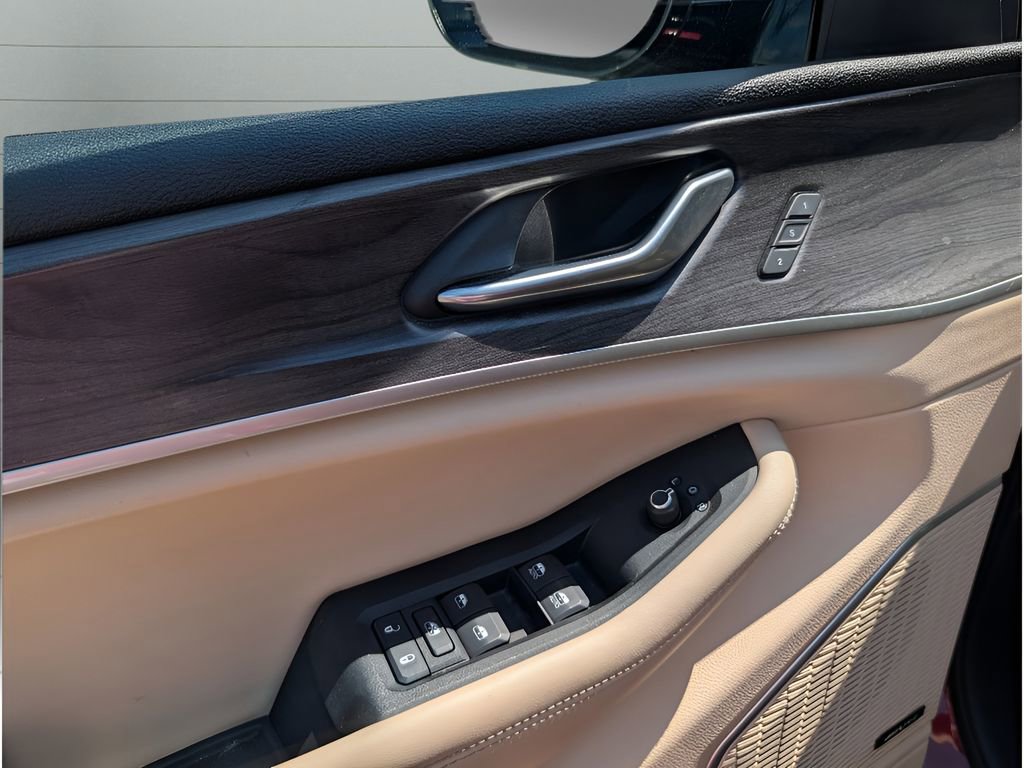 Used 2022 Jeep Grand Cherokee Limited image 13