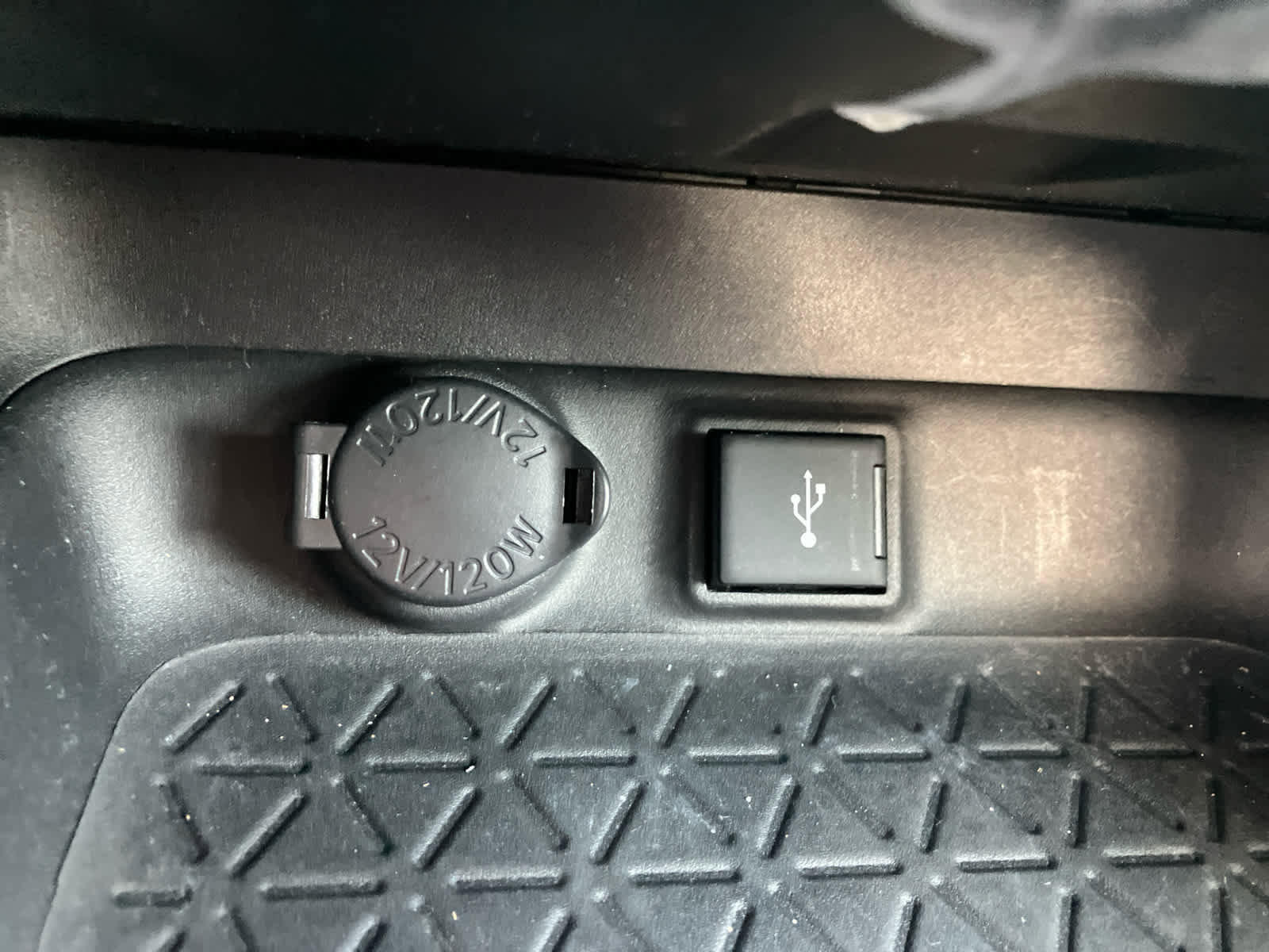 Used 2021 Toyota RAV4 XLE Premium image 25