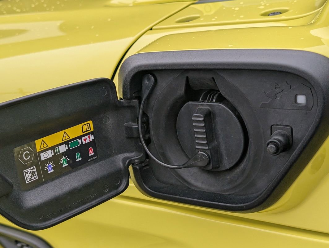 Used 2023 Jeep Wrangler Sahara w/ Cold Weather Group AWD/4WD image 18