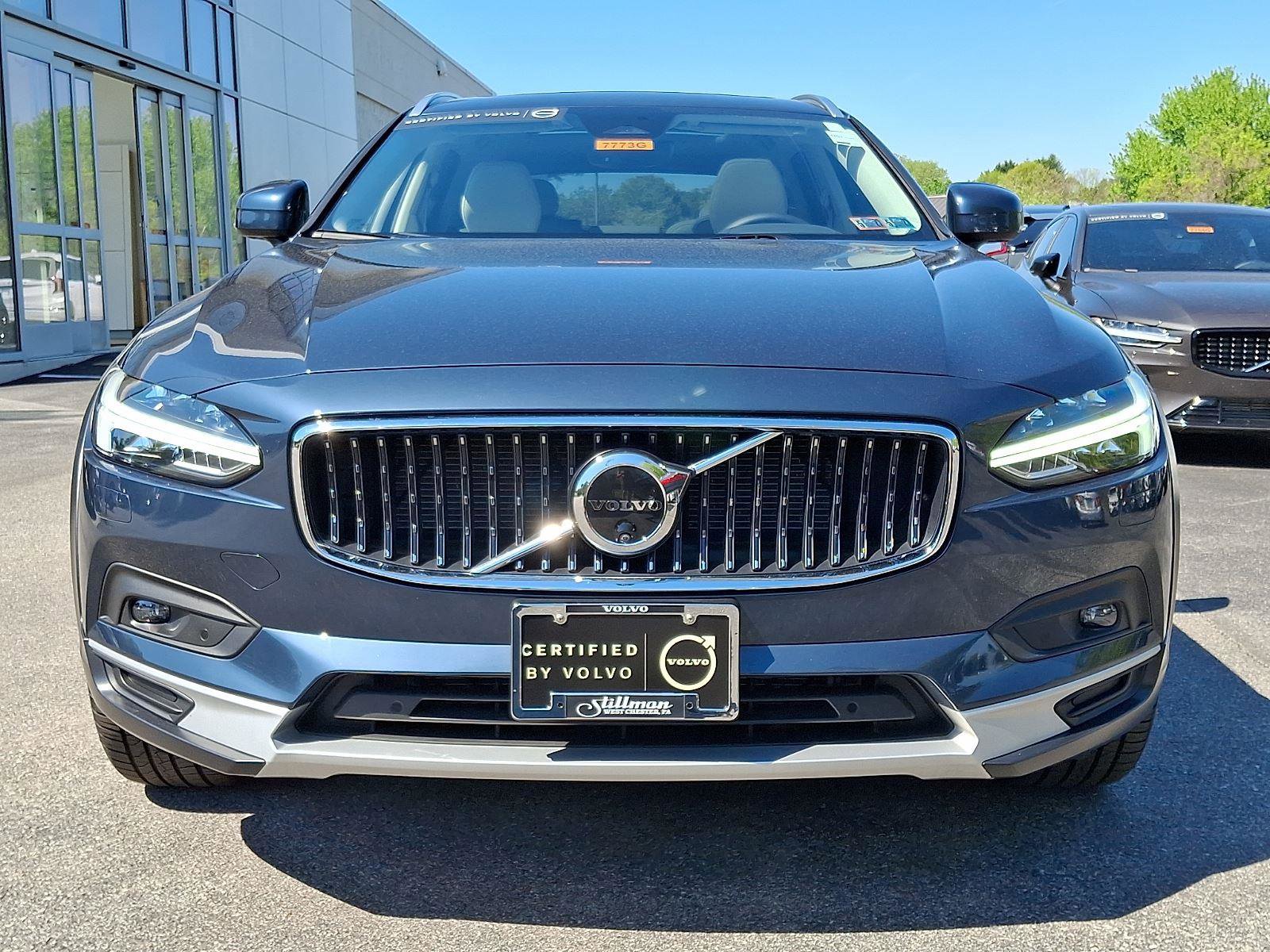 Certified 2025 Volvo V90 B6 Cross Country Ultra AWD/4WD image 2