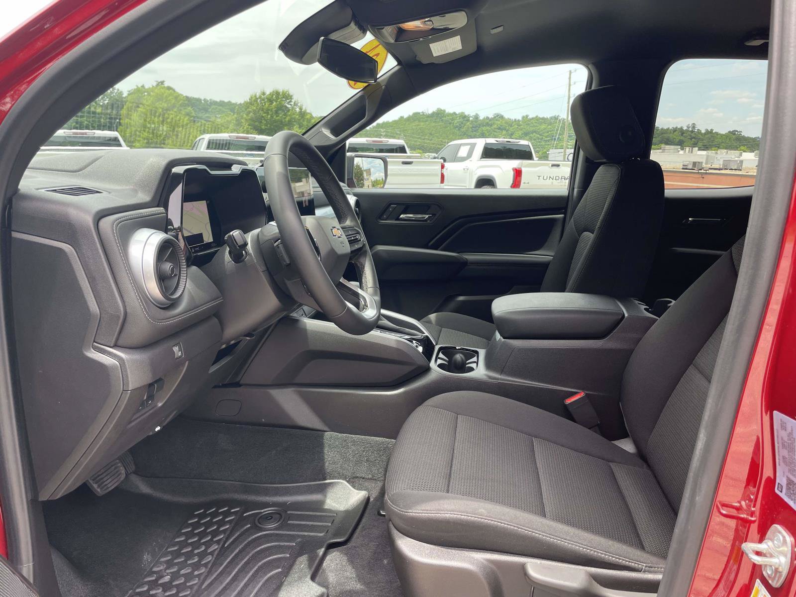 Used 2024 Chevrolet Colorado LT w/ LT Convenience Package RWD image 4