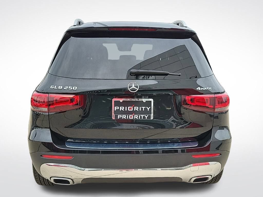 Used 2022 Mercedes-Benz GLB 250 4MATIC image 4