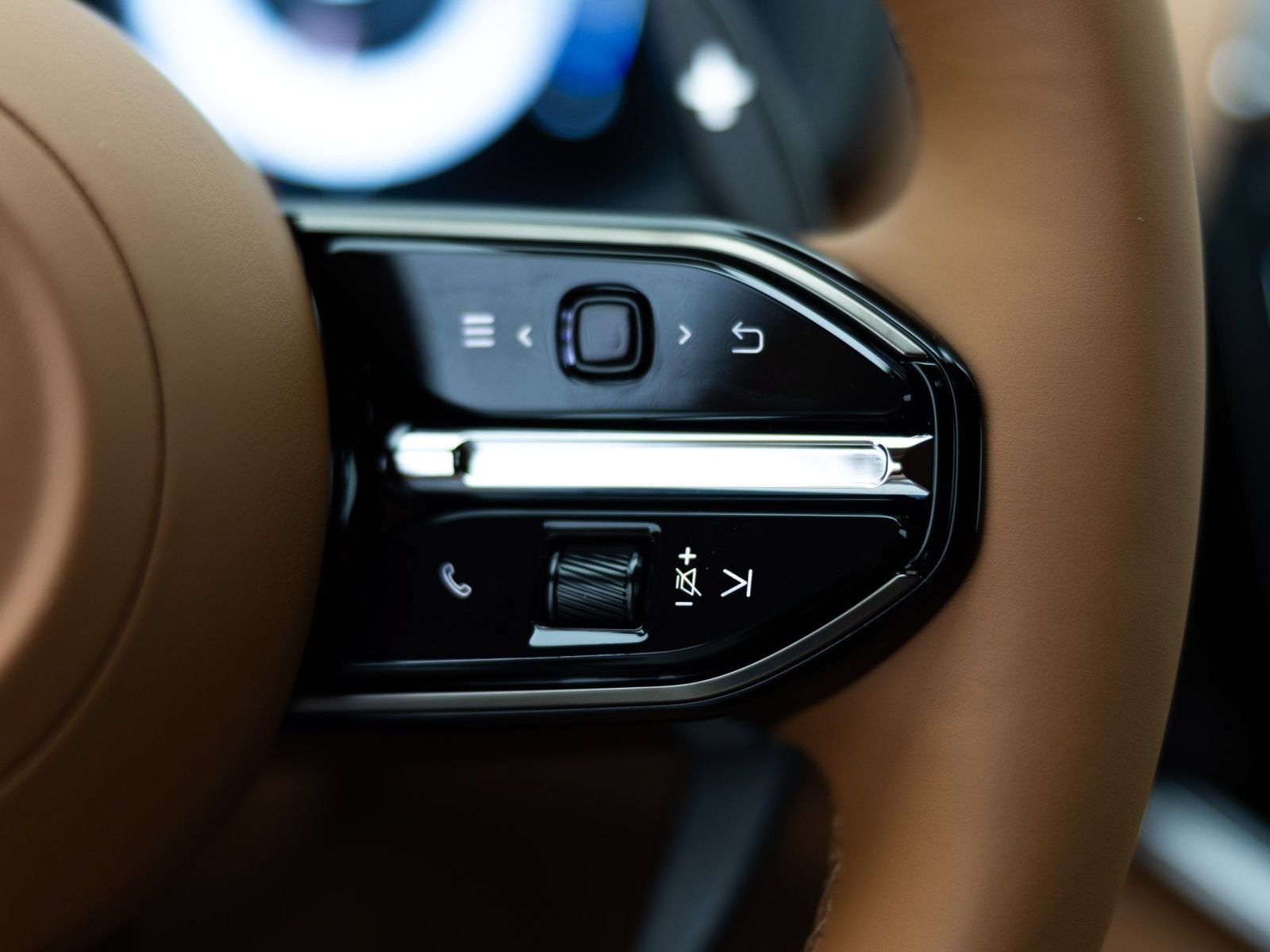 New 2026 Aston Martin DBX S AWD/4WD image 29