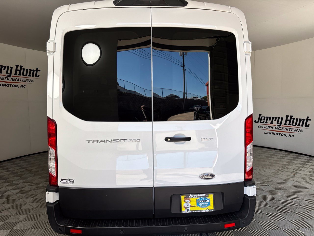 Used 2025 Ford Transit 350 XLT RWD image 5