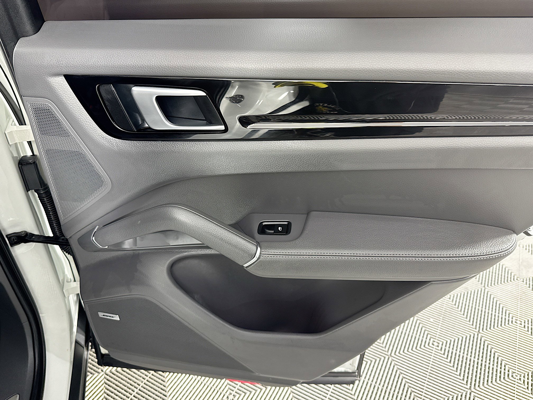 Used 2022 Porsche Cayenne image 26