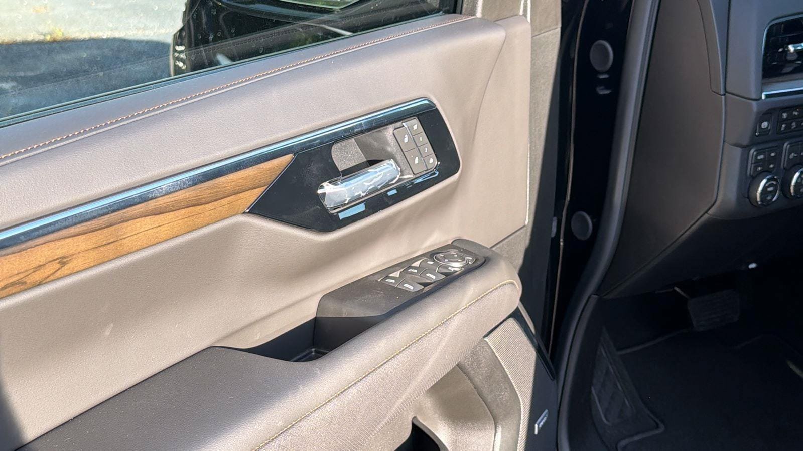 New 2026 Chevrolet Tahoe High Country AWD/4WD image 15