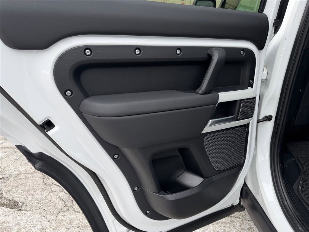 Used 2024 Land Rover Defender 110 S image 14