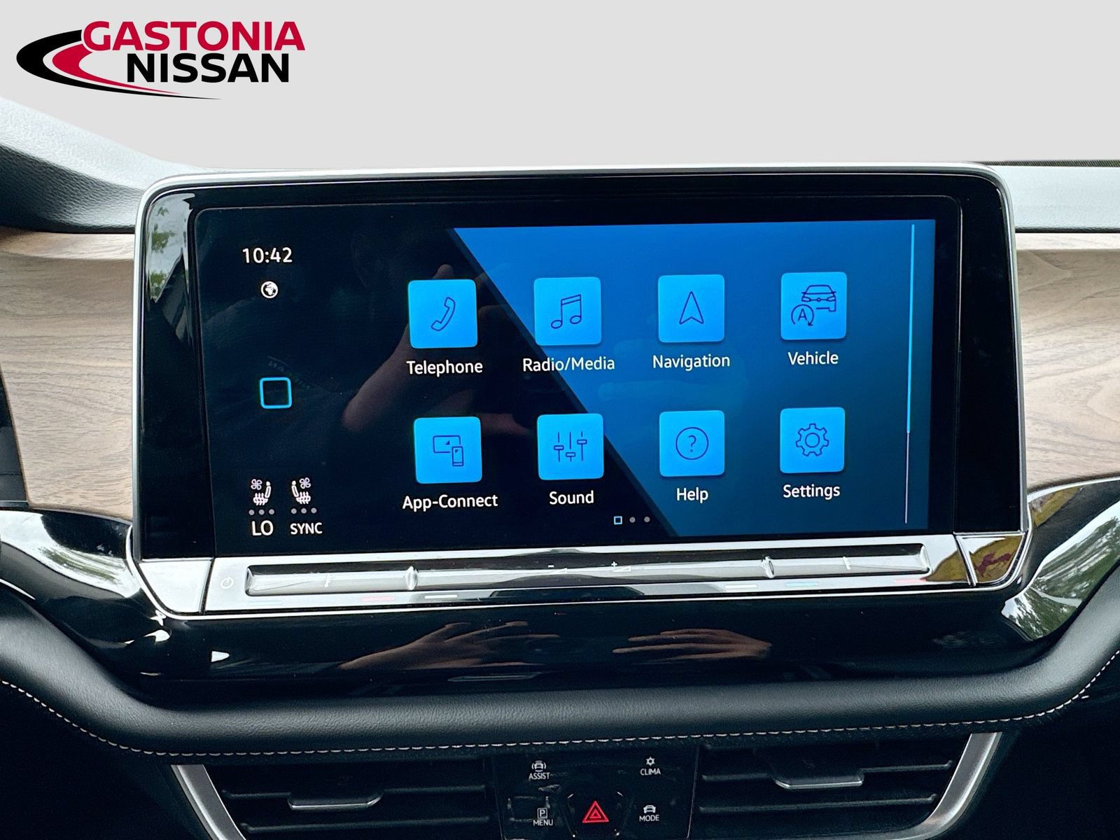 Used 2024 Volkswagen Atlas SE FWD image 19