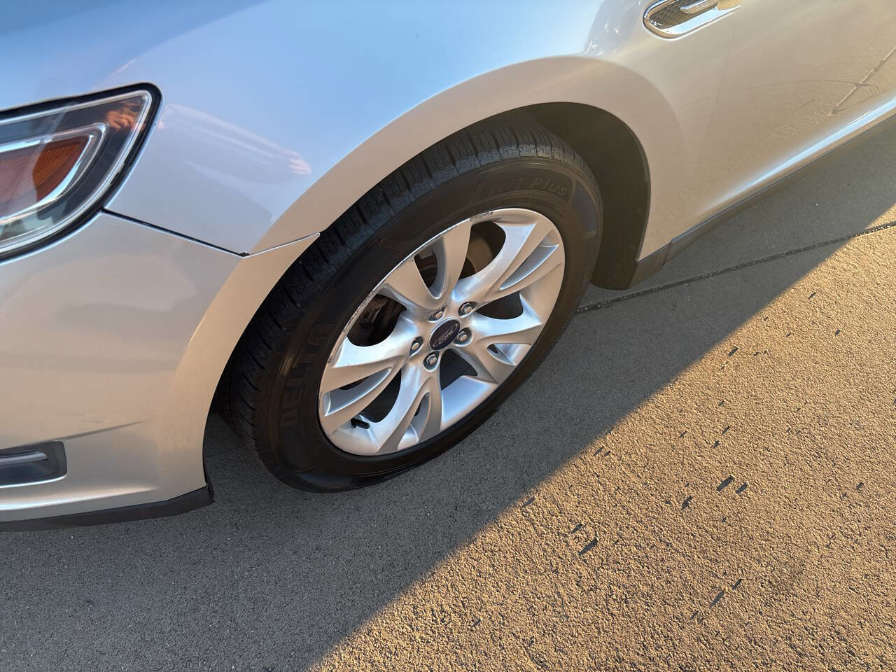 Used 2012 Ford Taurus SEL image 9