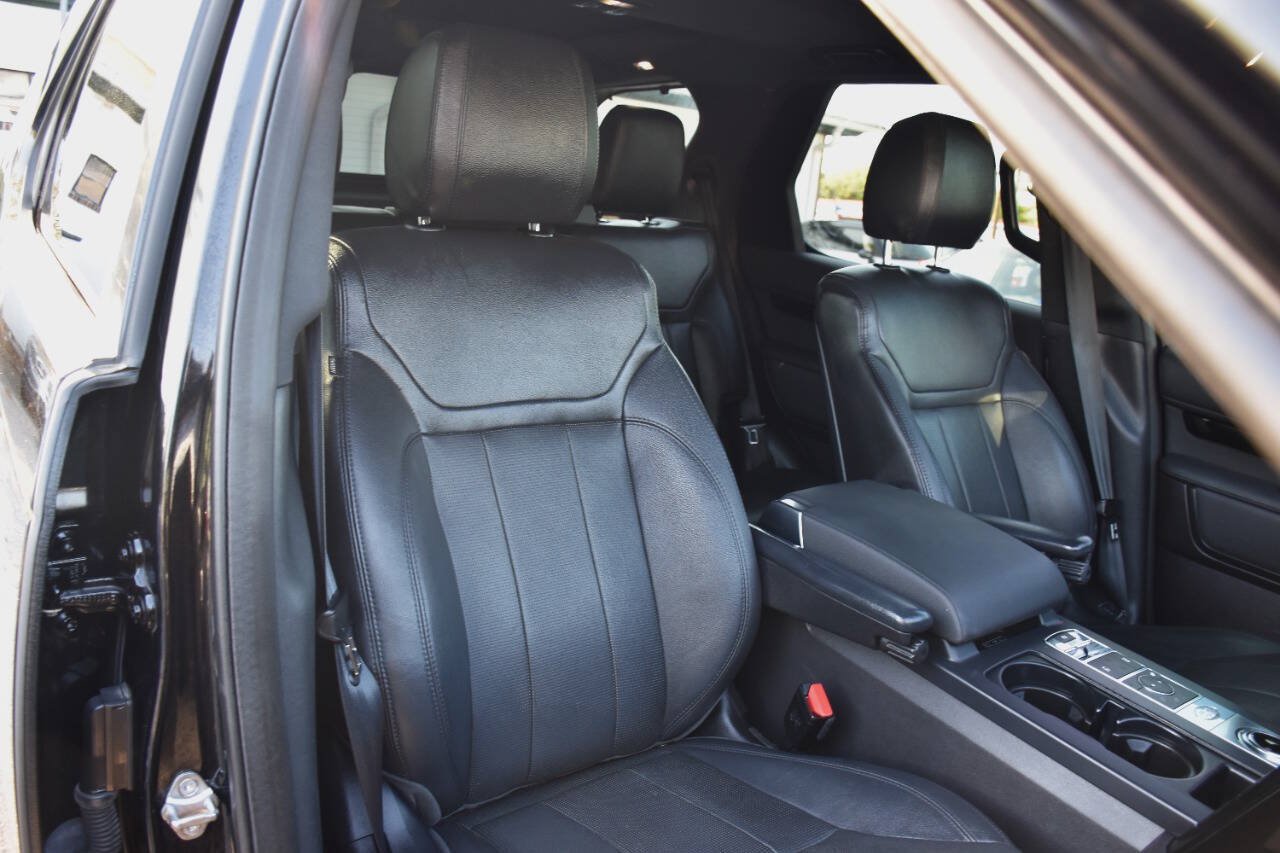 Used 2019 Land Rover Discovery SE AWD/4WD image 16
