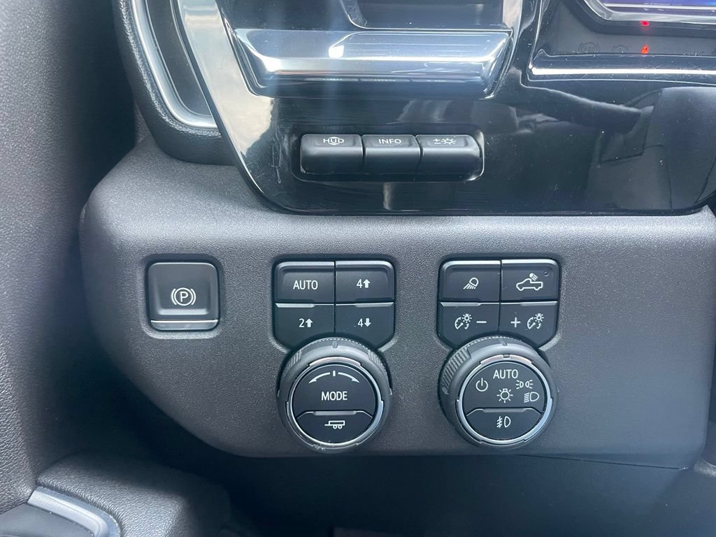 Used 2023 Chevrolet Silverado 1500 High Country w/ Technology Package AWD/4WD image 36