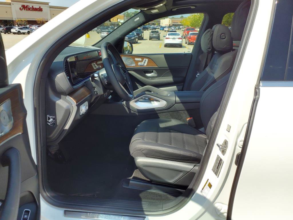 Used 2025 Mercedes-Benz GLS 450 4MATIC image 10