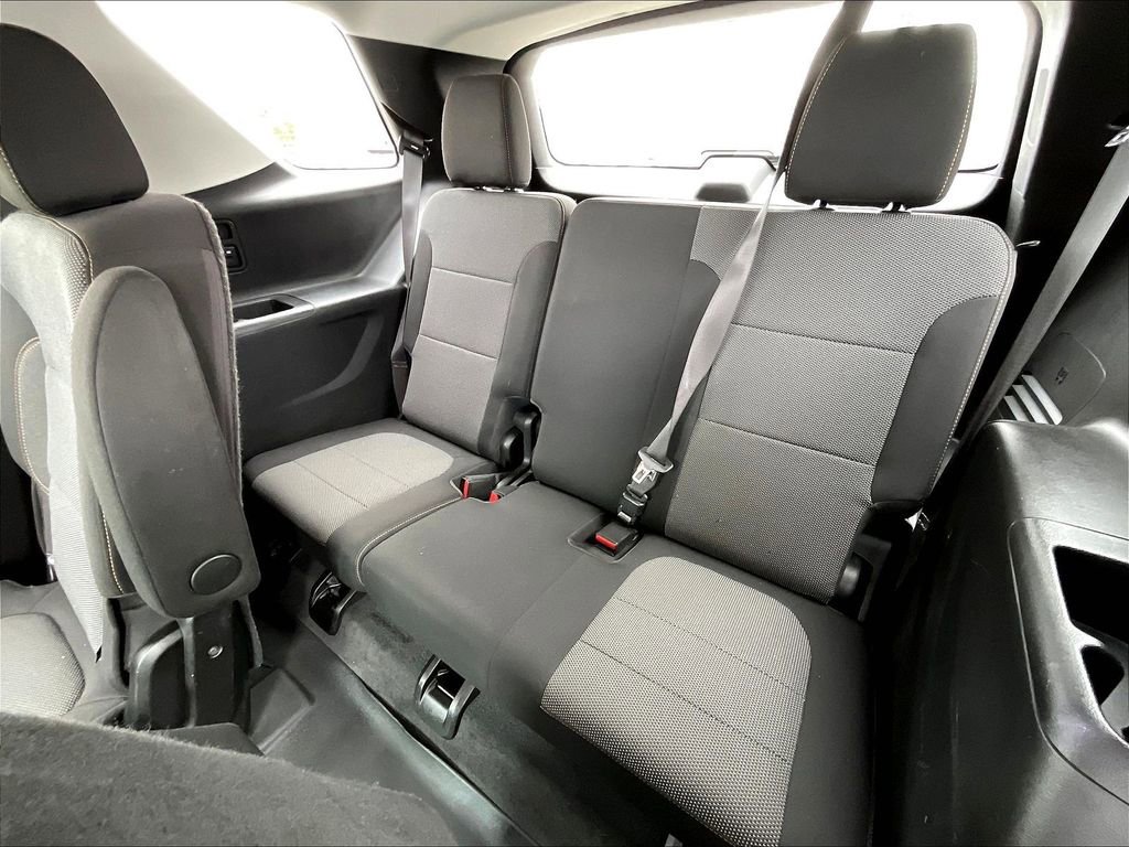 Used 2021 Chevrolet Traverse LT w/ LPO, Blackout Package image 16