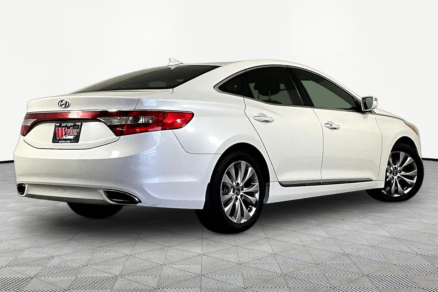 Used 2013 Hyundai Azera FWD image 6