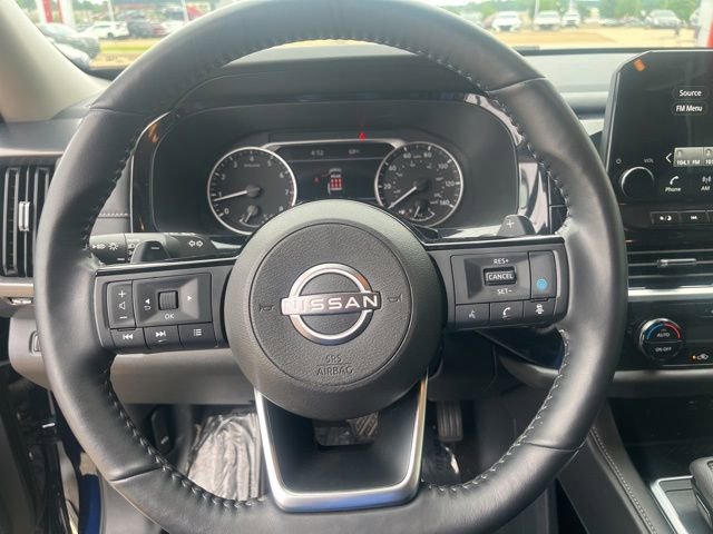Used 2025 Nissan Pathfinder SL FWD image 14