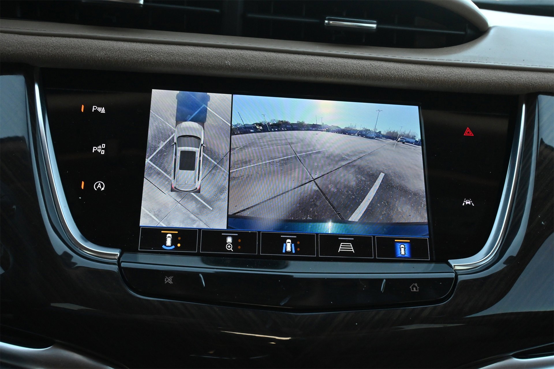 Certified 2024 Cadillac XT6 Sport w/ Platinum Package image 12