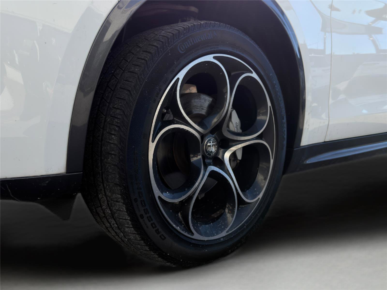 Used 2023 Alfa Romeo Stelvio Ti image 30