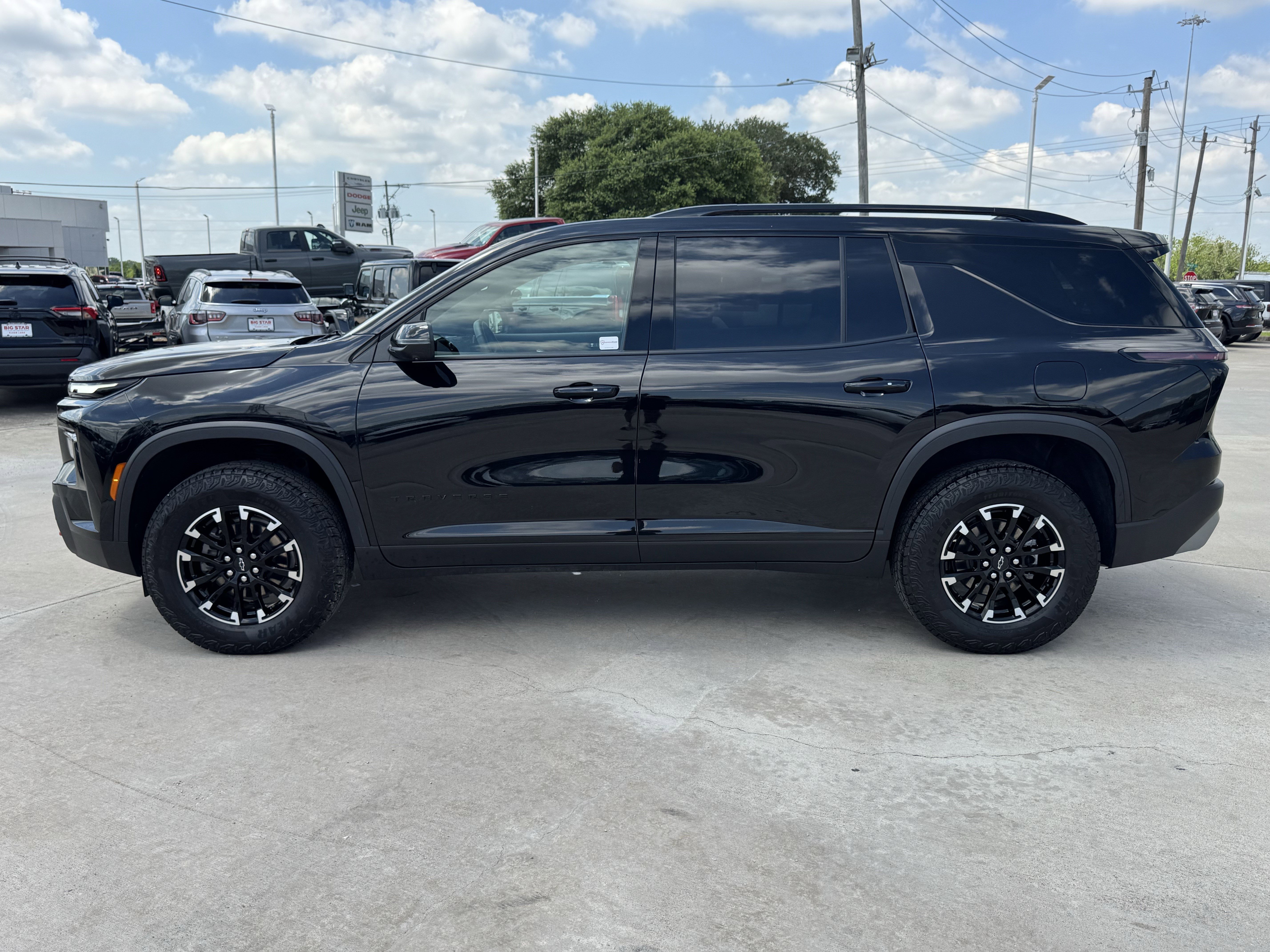 Used 2025 Chevrolet Traverse Z71 w/ Driver Confidence Package AWD/4WD image 7