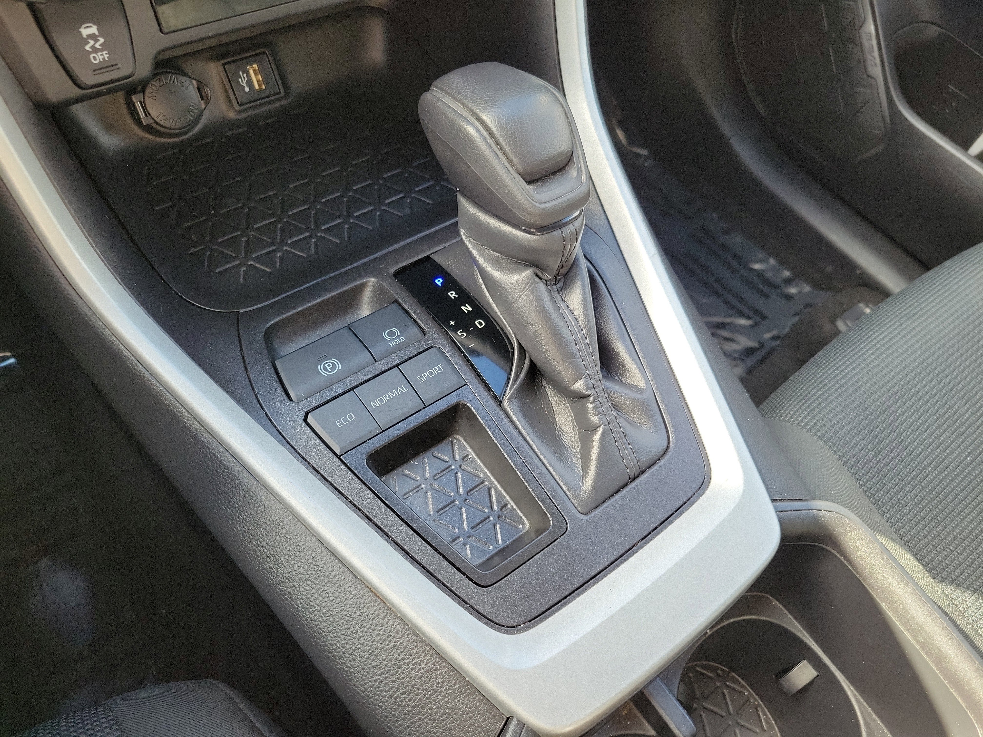 Certified 2024 Toyota RAV4 LE image 32