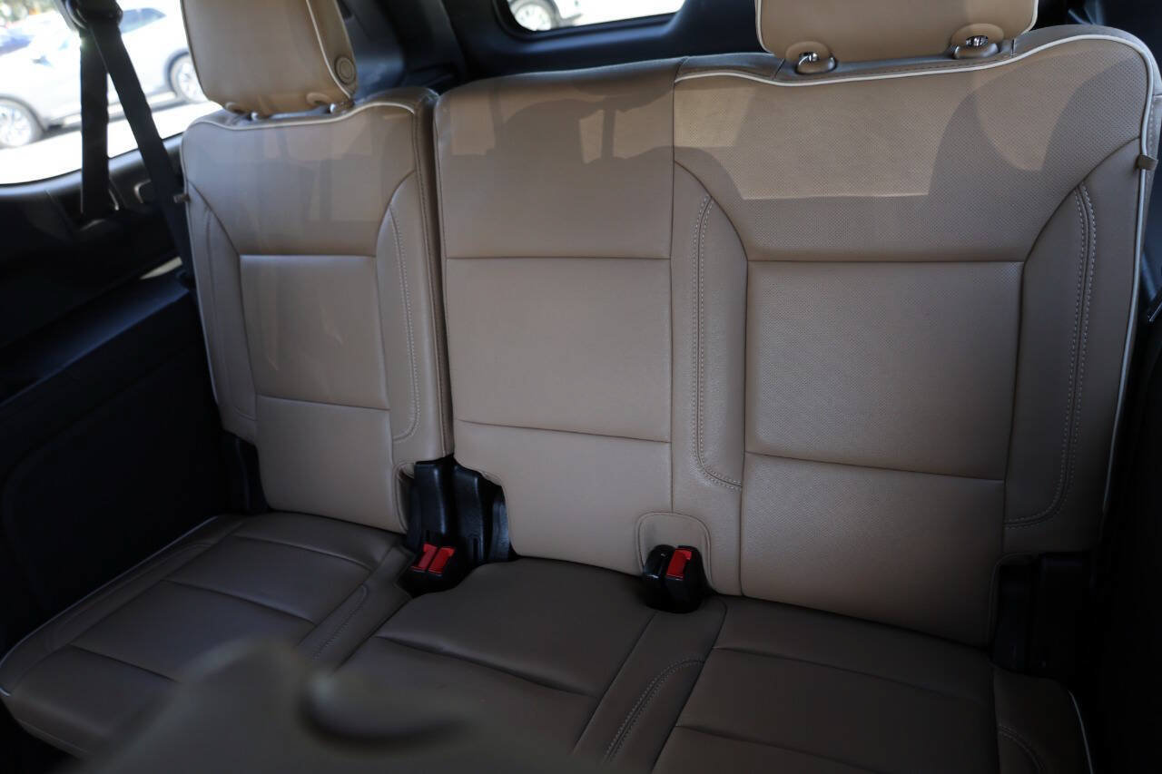 Used 2023 Chevrolet Suburban Premier AWD/4WD image 17
