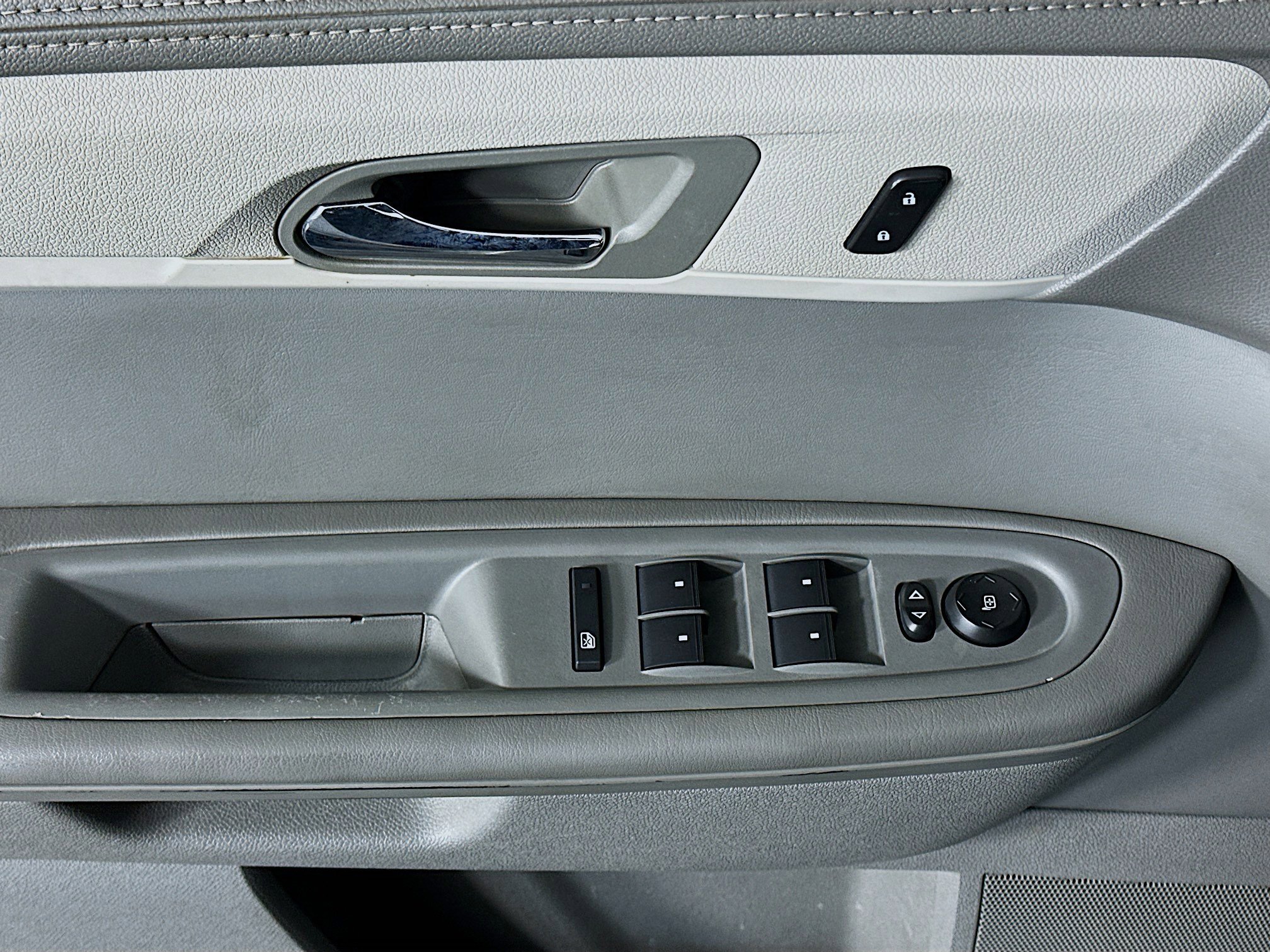 Used 2015 Chevrolet Traverse LS image 15