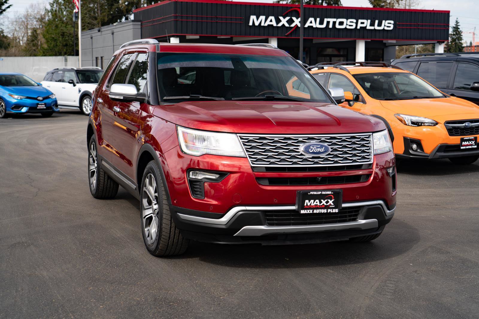 Used 2019 Ford Explorer Platinum AWD/4WD image 2