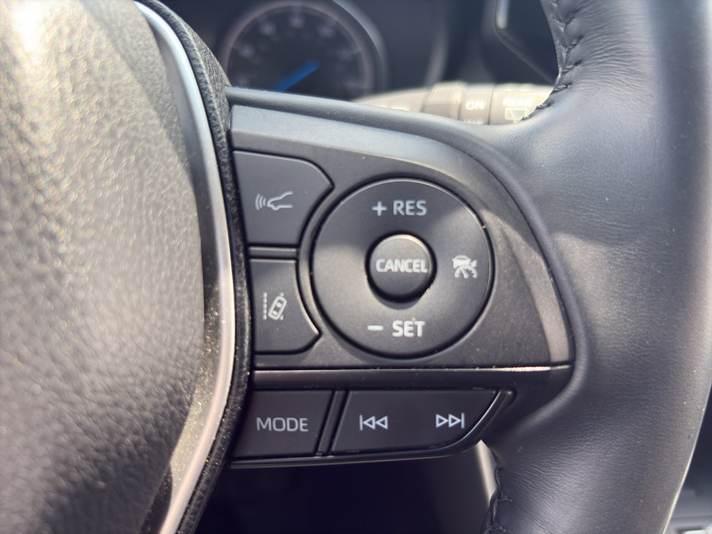 Used 2024 Toyota Venza LE AWD/4WD image 19