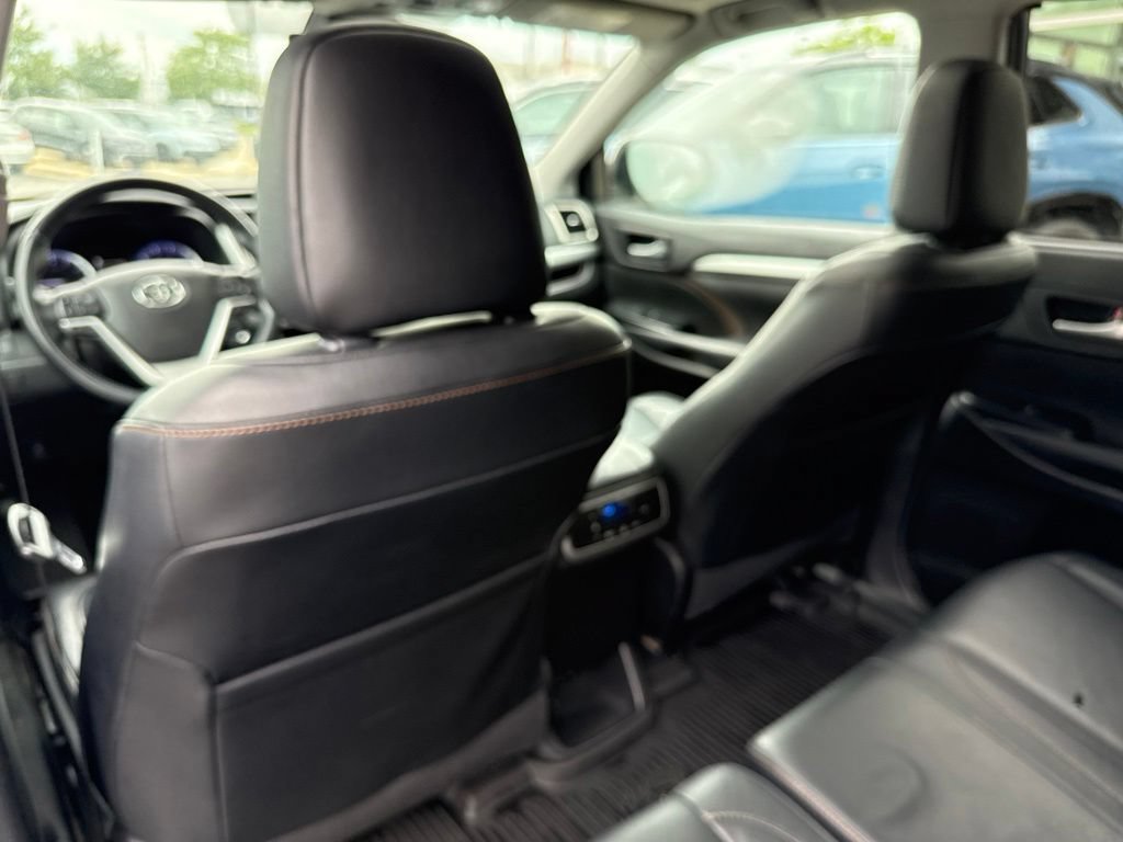 Used 2018 Toyota Highlander XLE AWD/4WD image 17