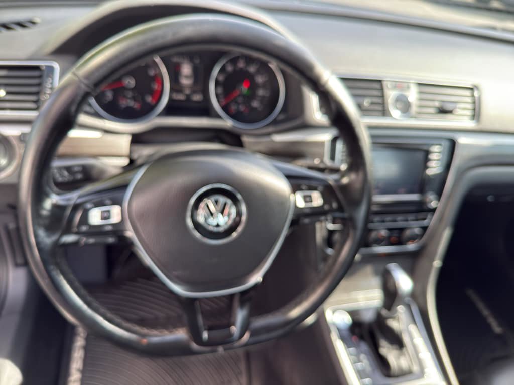 Used 2017 Volkswagen Passat 1.8T SE FWD image 18