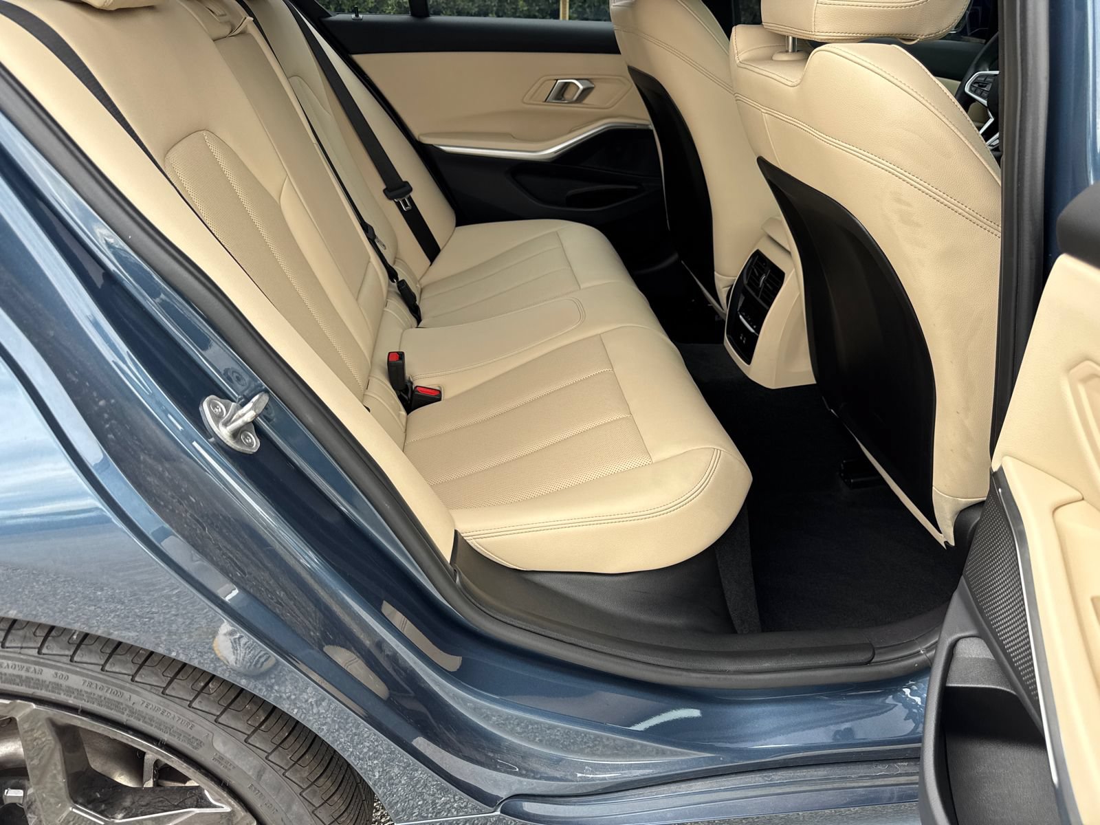Used 2025 BMW 330i Sedan w/ M Sport Package RWD image 15